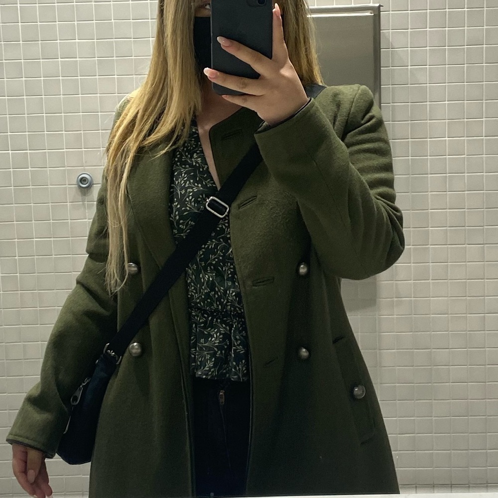 Green coat, wool, size small 3(none stretch) silk inside, good condition